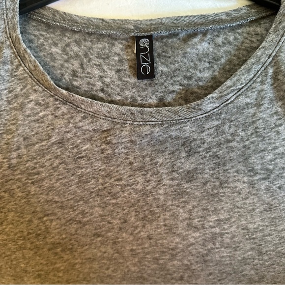 ONZIE made in Venice Beach, CA. Cropped high/low muscle tank in grey size S/M. - Picture 4 of 6